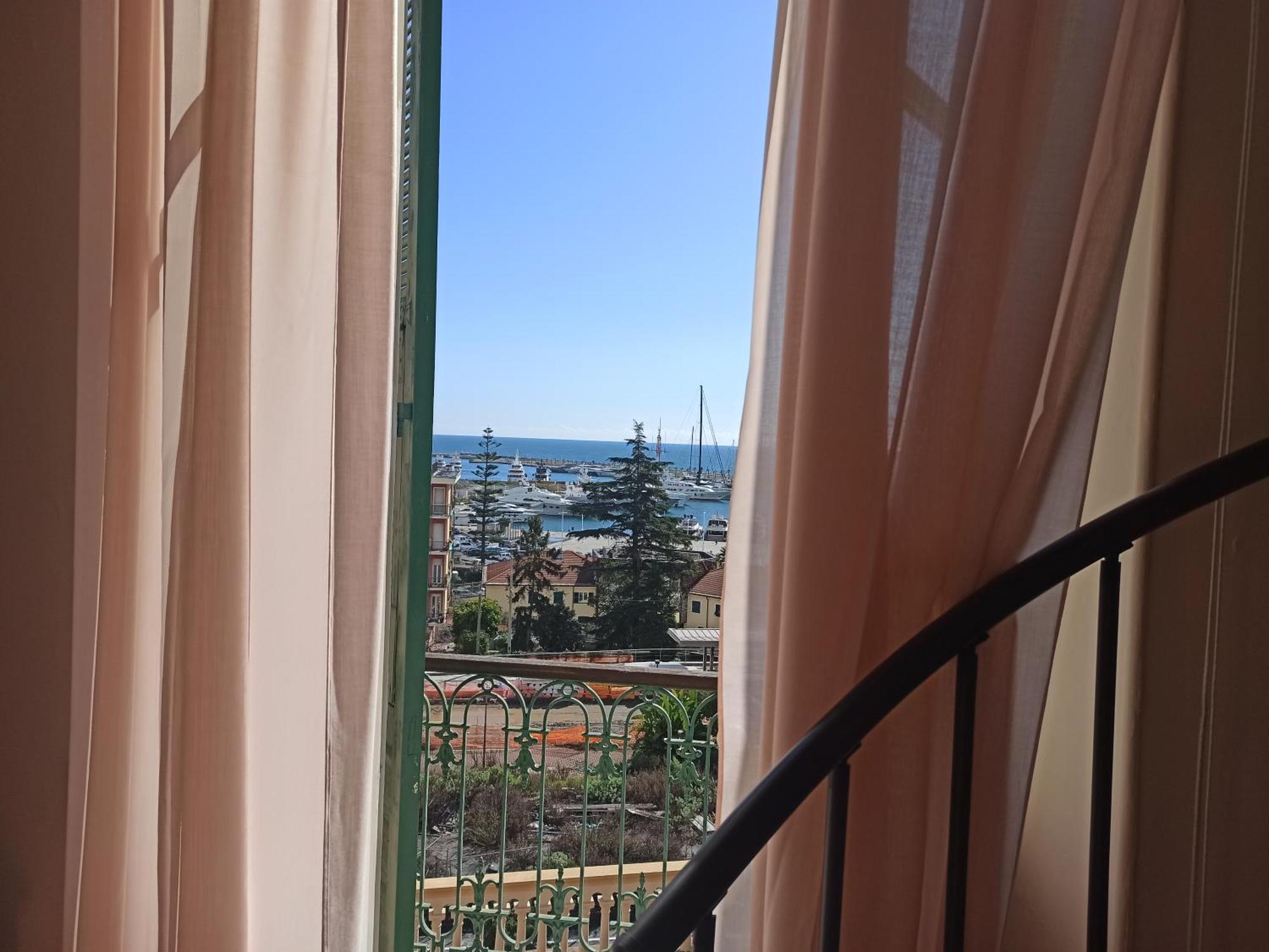 Hotel Miramare Imperia Rum bild