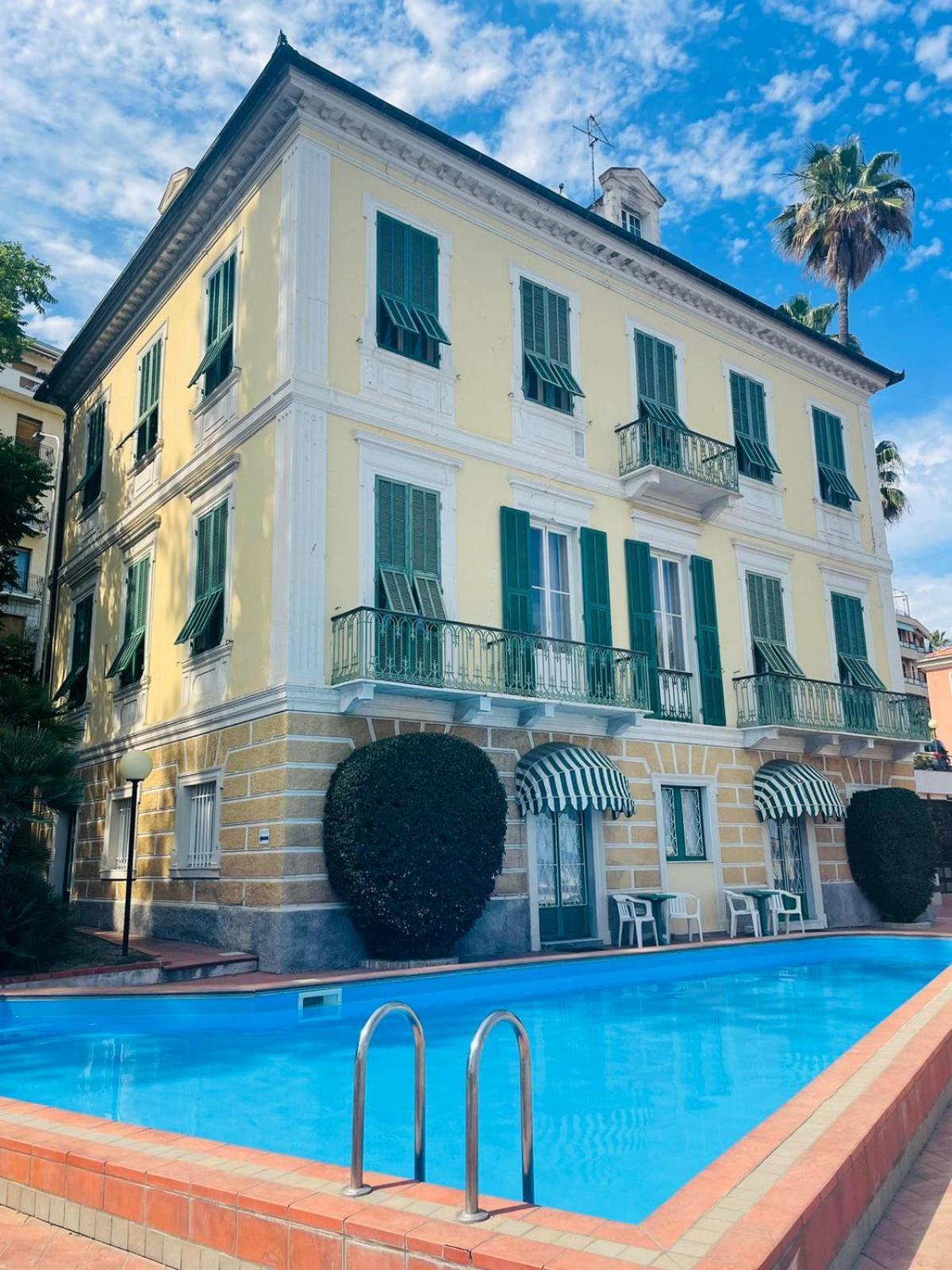 Hotel Miramare Imperia Exteriör bild