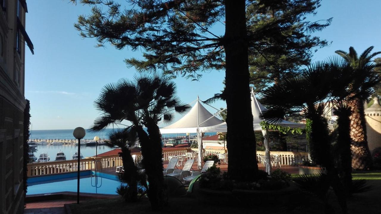 Hotel Miramare Imperia Exteriör bild